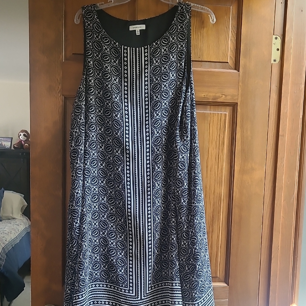 Max Studio Black and White Geometric Midi Dress